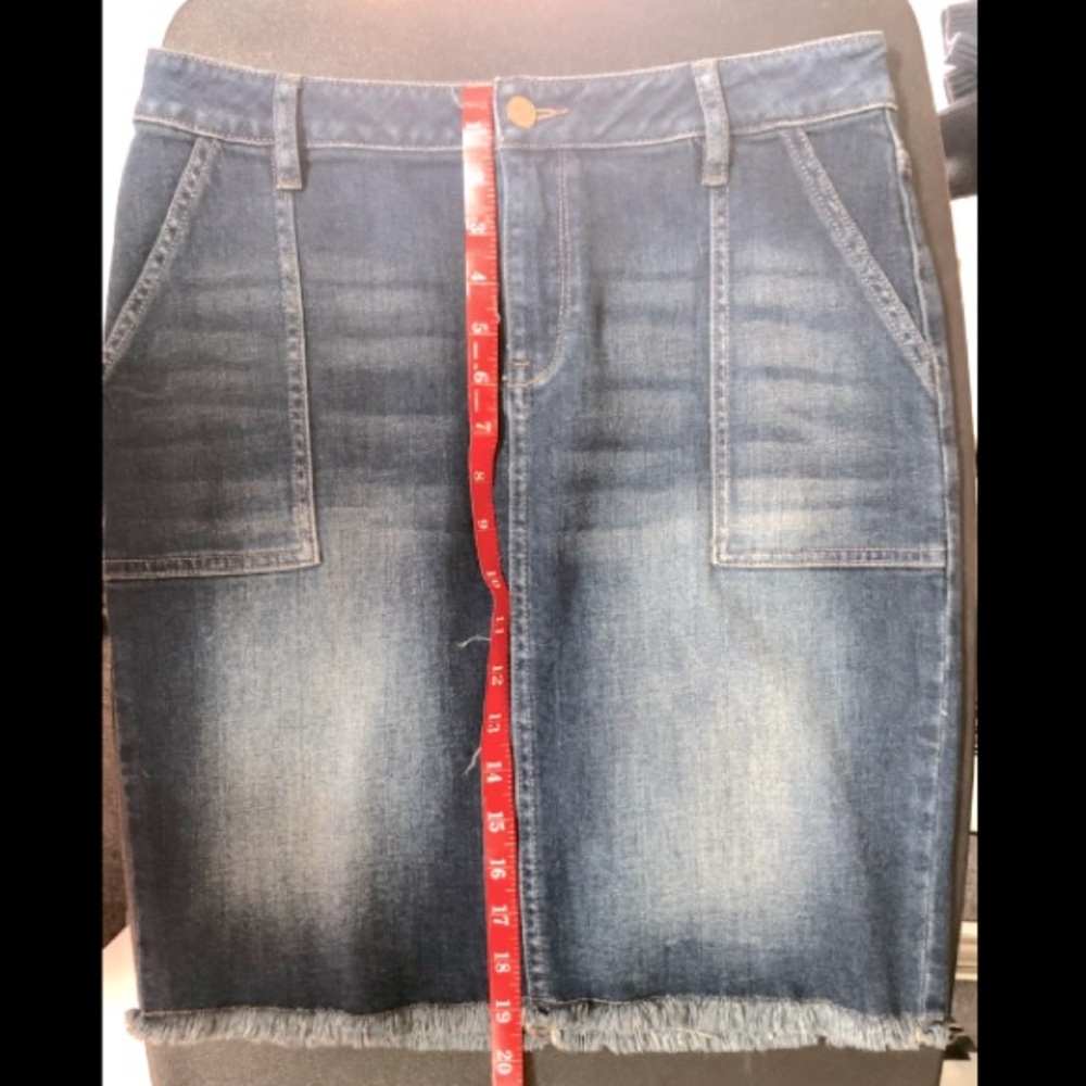 NEW YORK & CO fringe hem jean skirt medium wash size4/size5-6 runs a bit big NWT - Picture 12 of 12